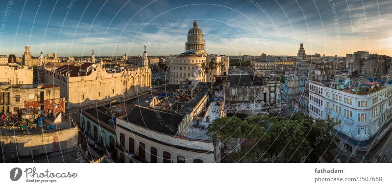 Panoramabild von El Capitolio in Havanna, Kuba aus einer besonderen Perspektive el capitolio Panorama (Bildformat) panoramisch Politik & Staat Parlament Dach