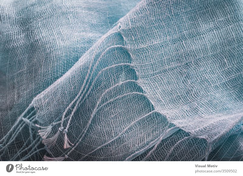 Zierfransen eines blauen Baumwollschals Gewebe Textur Schal Industrie texturiert Mode Hintergrund Oberfläche Design abstrakt Nahaufnahme niemand Detailaufnahme