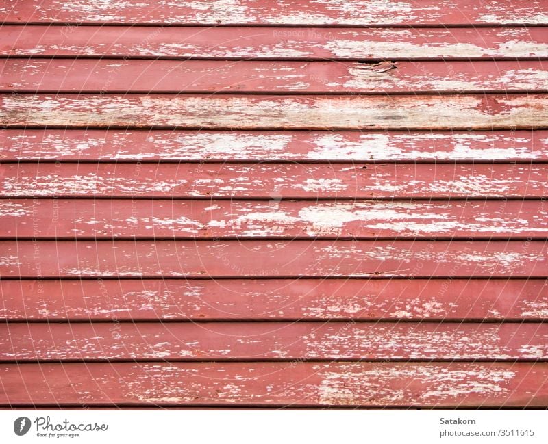 Holzwand eines alten Hauses hölzern Wand Textur rot Farbe verwittert Schiffsplanken Holzplatte außerhalb rustikal rau schäbig uneben Grunge Gebäude Nutzholz
