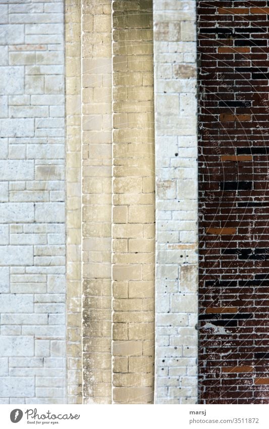 Durchgang gemauert,  mit verschiedenen Kanten und Farben Wand Stein Steinmauer Gedeckte Farben Fassade Strukturen & Formen Muster abstrakt Gebäude Architektur
