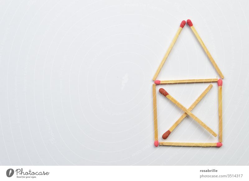 Streichhölzer: das Haus vom Nikolaus | Symmetrie Streichholz Spiel legen anzünden Feuer Sammlung Muster Freifläche rot weiß entflammen Spiel mit dem Feuer