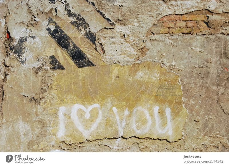 Ich liebe dich auf die englische Art Mauer Englisch Zahn der Zeit Schmiererei Straßenkunst Subkultur Gefühle Verliebtheit Kreativität verwittert Spray