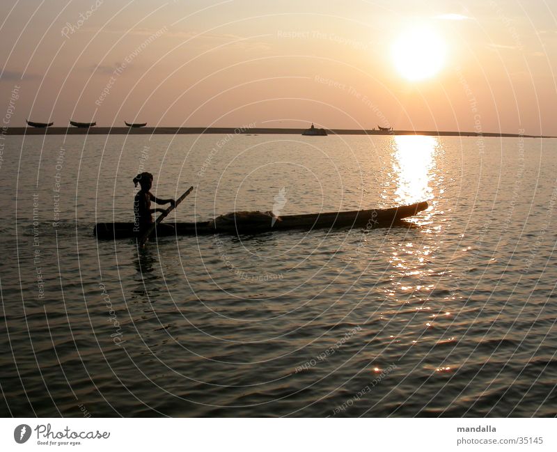 Sunset Kerala Fischer Wasserfahrzeug Sonnenuntergang Dämmerung Indien Los Angeles Fluss Bewegung Silhouette