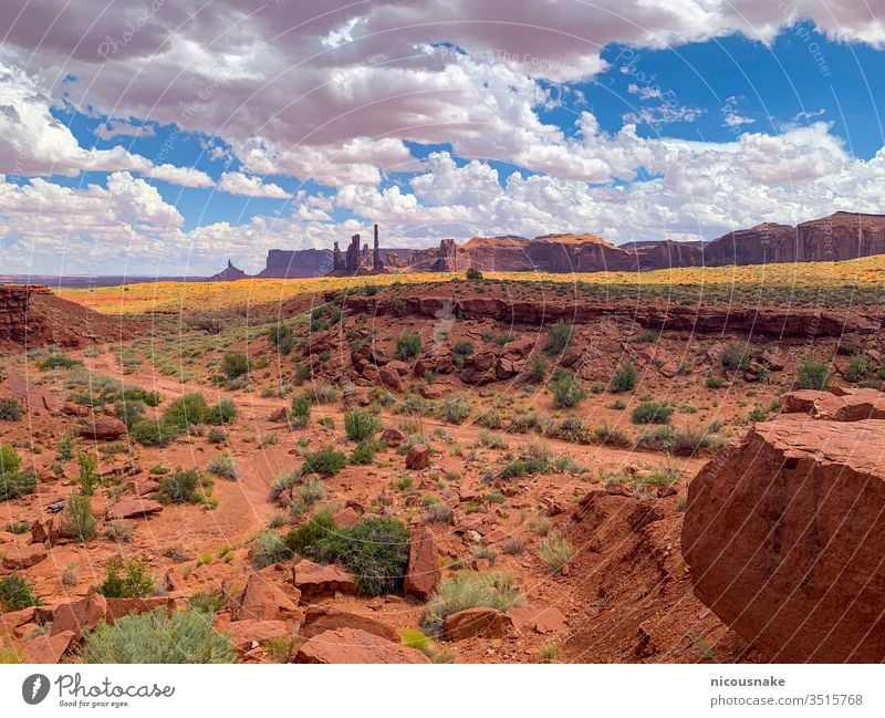 Monument Valley an der Grenze zwischen Arizona und Utah, USA Denkmal Tal Inder amerika Amerikaner Spitzkuppe Schlucht Klippe Colorado wüst berühmt Formation