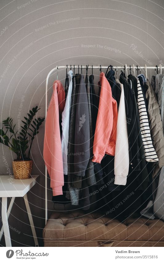 Garderobe Kleiderschrank trendy Stilrichtung kaufen verkaufen Frauen farbenfroh lässig Jacke Bekleidung Kleidung heimwärts Pflanzen