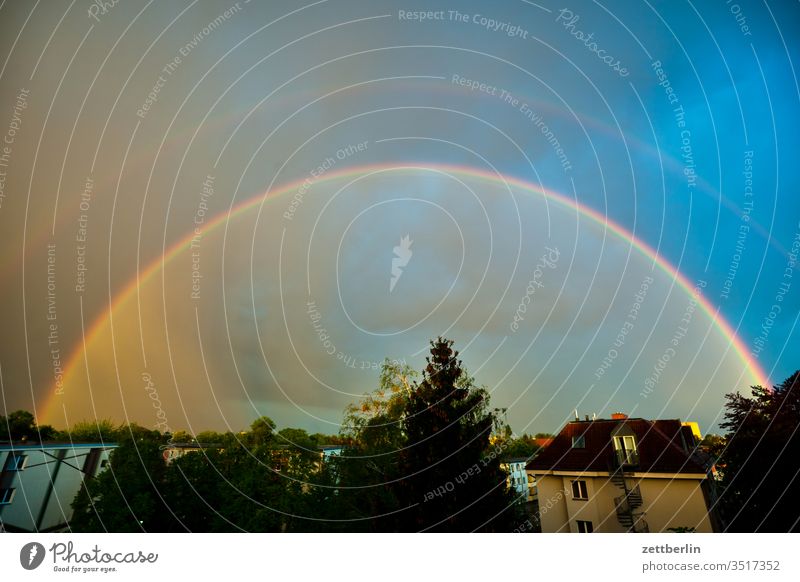 Regenbogen regenbogen abend spektrum wetter altocumulus dunkel dämmerung düster farbspektrum feierabend haufenwolke himmel klima klimawandel menschenleer