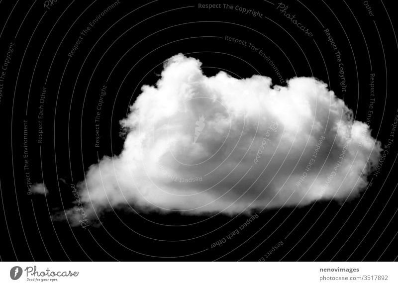 Satz isolierter weißer Wolken vor schwarzem Hintergrund Wolkenlandschaft Sonnenlicht Umwelt Klima übersichtlich Natur Stratosphäre fluffig Ausschnitt Kumulus