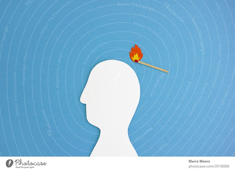 Kopf anzünden | Streichholz mit Flamme zündet Kopf-Silhouette aus Papier an Feuer Gedanken Gehirn u. Nerven ideen rechts Inspiration schlecht gefährlich negativ