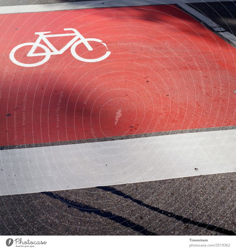 Fahrrad Wartezone Fahrradfahren Straße Markierung Piktogramm Farbe Linien Verkehr Verkehrsmittel Stadt