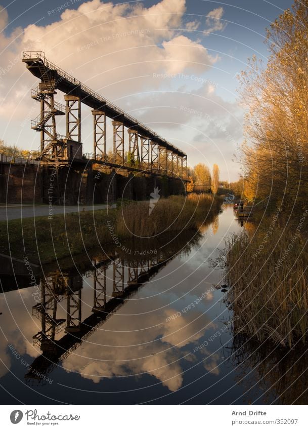 Spiegelung Landschaftspark Duisburg-Nord Industrie Industriefotografie Architektur Kultur Himmel Brücke Bauwerk Stahl Rost Vergangenheit Vergänglichkeit