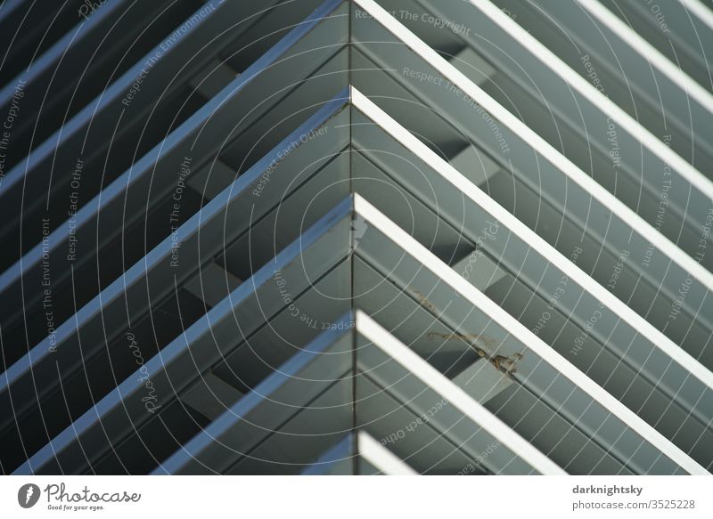 Metall Gitter einer Lüftungsöffnung ecke aluminium Architektur Detail gehrung Aluminium Strukturen & Formen Ecke Design Menschenleer Stahl modern moderne