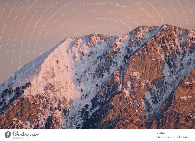 Die Gipfel des Nationalparks Ordesa y Monte Perdido vom Alto Añisclo aus. Pyrenäen. Huesca. Aragonien. Spanien. aragonisch Klippe Klippen kalt Farbe Farben