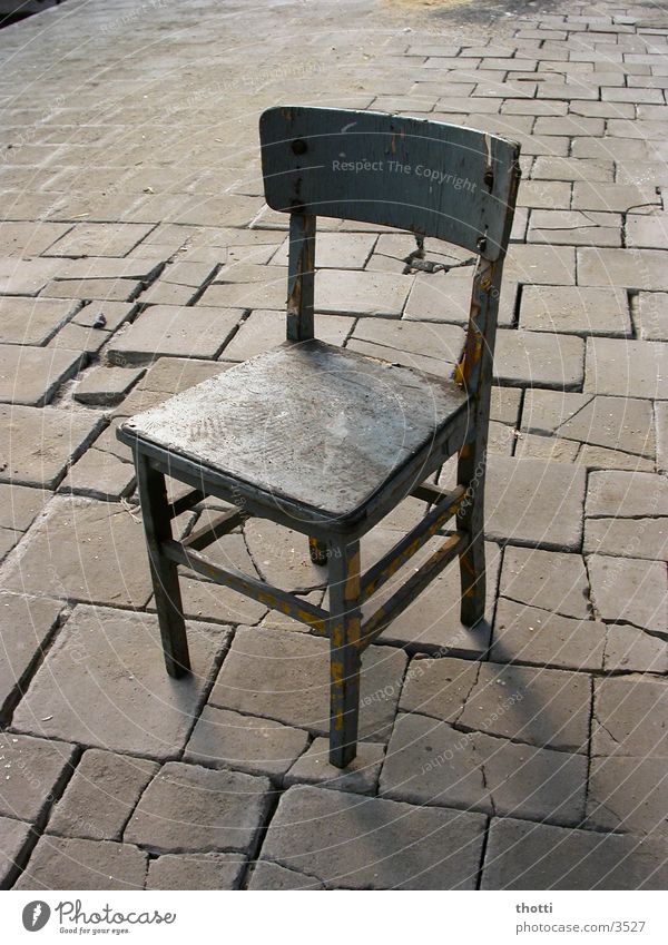 Letzte Sitzgelegenheit trist Platz Möbel Dinge Stuhl sitzen Stein chair