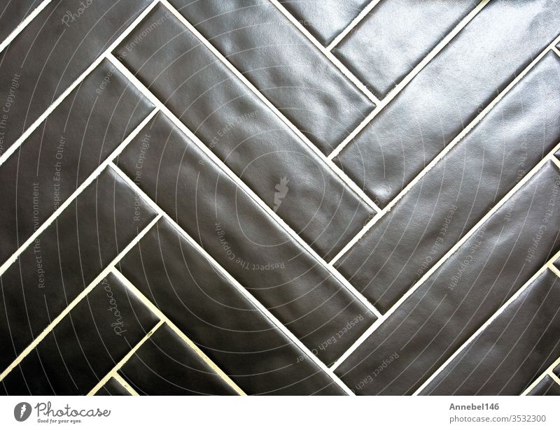 Moderne glänzend schwarze Fliesenoberfläche mit Hintergrundtextur, modernes Retro-Design, Architektur Wand Textur Fliesen u. Kacheln Muster Tapete abstrakt