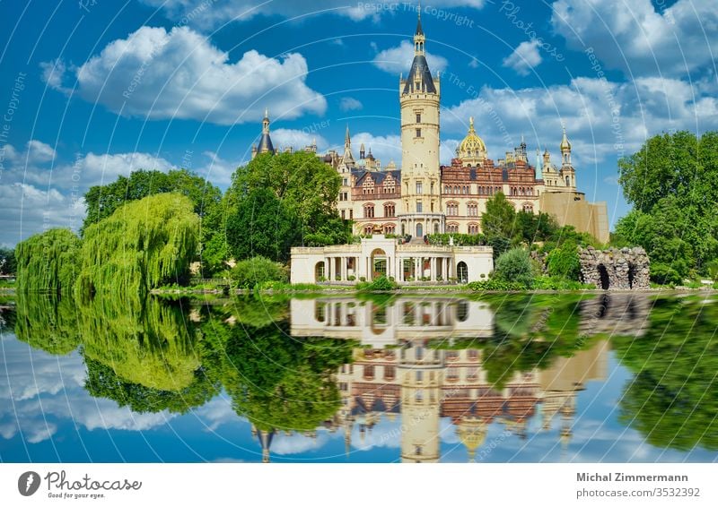 Schweriner Schloss Schlosspark Schlossgarten Mecklenburg-Vorpommern mecklenburg Wasser Spiegelung im Wasser See Landschaft Baum Natur Reflexion & Spiegelung