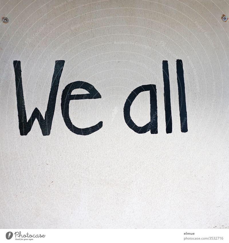 schwarze Schrift "we all" auf heller Platte anders sein Sinnspruch englisch wir alle Meinung dazugehören Druckbuchstabe Aussage Gefühl Redewendung Gesellschaft