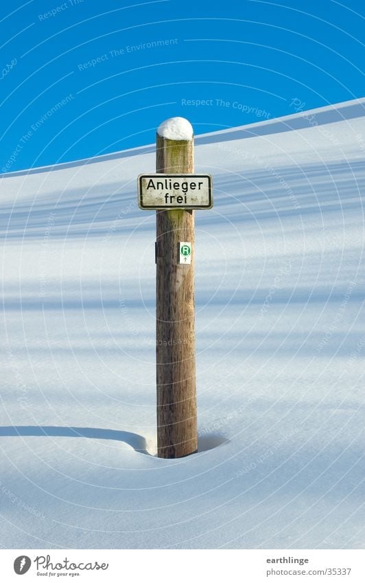 Endlich Winter Schnee Holz Schönes Wetter Berge u. Gebirge Harz Schilder & Markierungen Anlieger frei Himmel Pfosten Einsamkeit