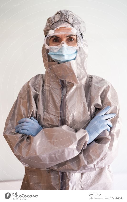 Ärztin in PPE Persönliche Schutzausrüstung Arzt ppe Coronavirus medizinisch betroffen Krankenhaus Gerät Virus Korona Labor schützend covid-19 Medizin Brille