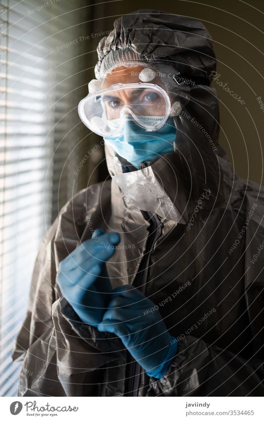 Ärztin in PPE Persönliche Schutzausrüstung Arzt ppe Coronavirus medizinisch betroffen Krankenhaus Gerät Virus Korona Labor schützend covid-19 Medizin Brille