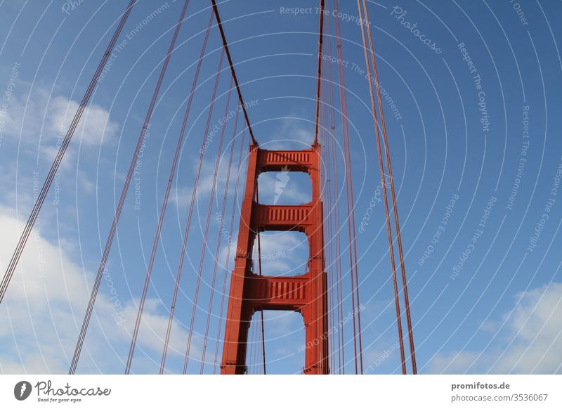 Detailaufnahme: Brückenpfeiler Golden Gate Bridge im kalifornischen San Francisco (USA). Foto: Alexander Hauk Architektur Urlaub Tourismus Freizeit Reisen