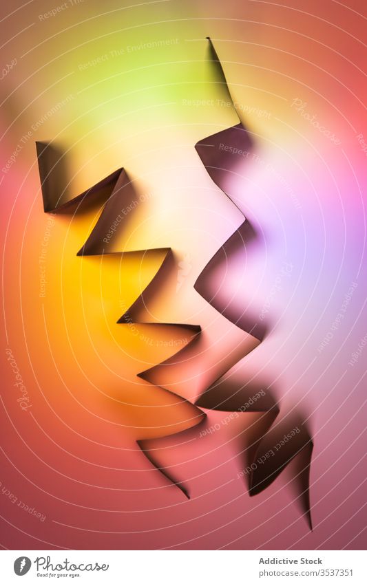 Farbverlauf bunter abstrakter Hintergrund mit geometrischen Formen Farbe neonfarbig Winkel mehrfarbig hell Regenbogen Vorlage Steigung Textur Geometrie