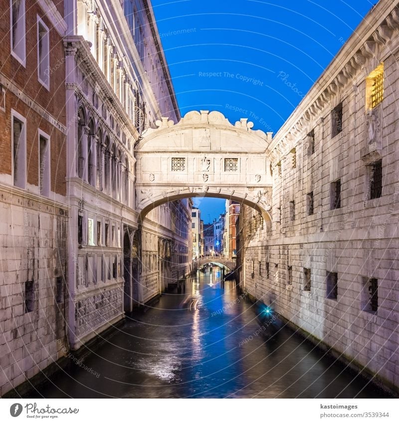 Seufzerbrücke, Venedig, Italien. Kanal Tourismus Brücke venezia Wasser Italienisch Europäer Palast Anziehungskraft berühmt reisen Europa Architektur seufzt Boot