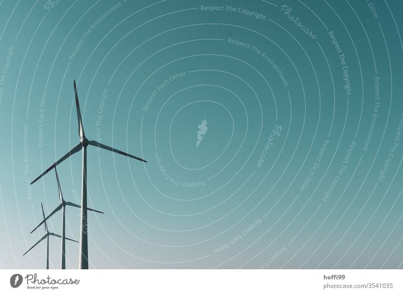 drei Windräder - Windenergie umsonst und draußen Windkraftanlage nachhaltig regenerative energie REGENERATIVE ROHSTOFFE Energie Energiewirtschaft