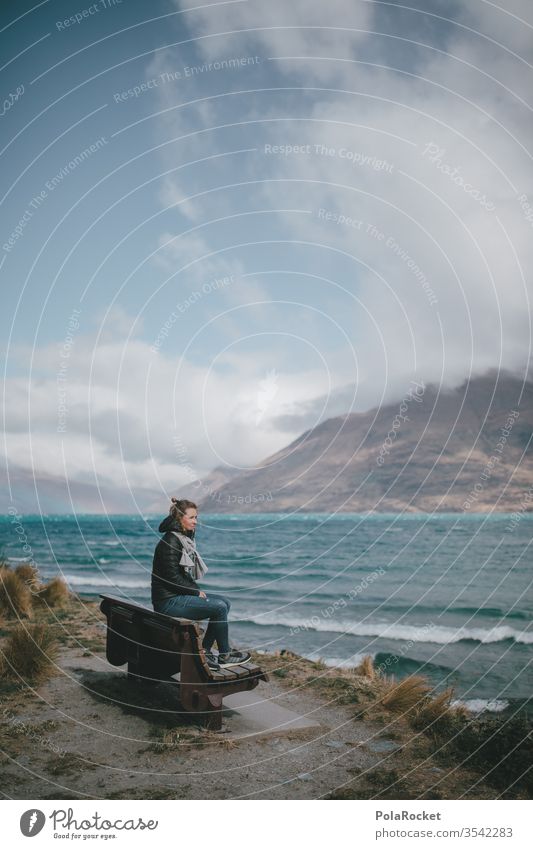 #As# Frau auf Bank See Seeufer Neuseeland Neuseeland Landschaft Natur Außenaufnahme Farbfoto Berge u. Gebirge Ferien & Urlaub & Reisen Himmel Gipfel Wasser