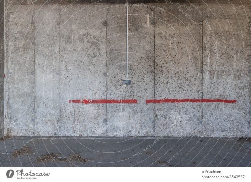 Zwei Steckdosen auf einer Betonmauer, Rote Farblinie auf der Betonmauer -  ein lizenzfreies Stock Foto von Photocase
