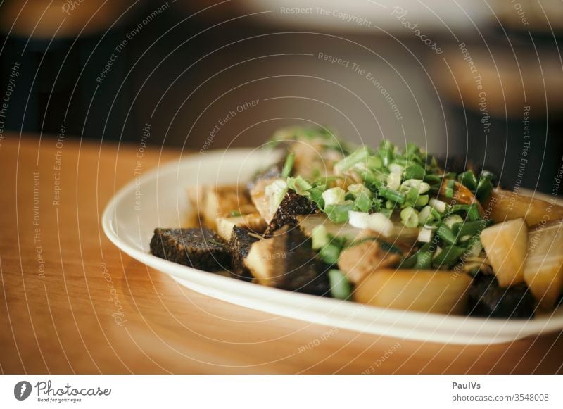 asiatische Speise mit frühlingszwiebel speise essen Asiatische Küche frisch Lebensmittel Farbfoto Schalen & Schüsseln Gemüse Ernährung Gesunde Ernährung Diät