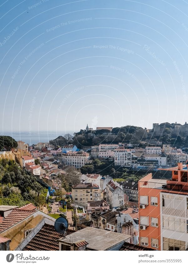 Ausblick auf die Altstadt von Lissabon bei schönem Wetter Portugal lisboa ausblick Panorama (Aussicht) Aussichtspunkt Tourismus Stadt Ferien & Urlaub & Reisen