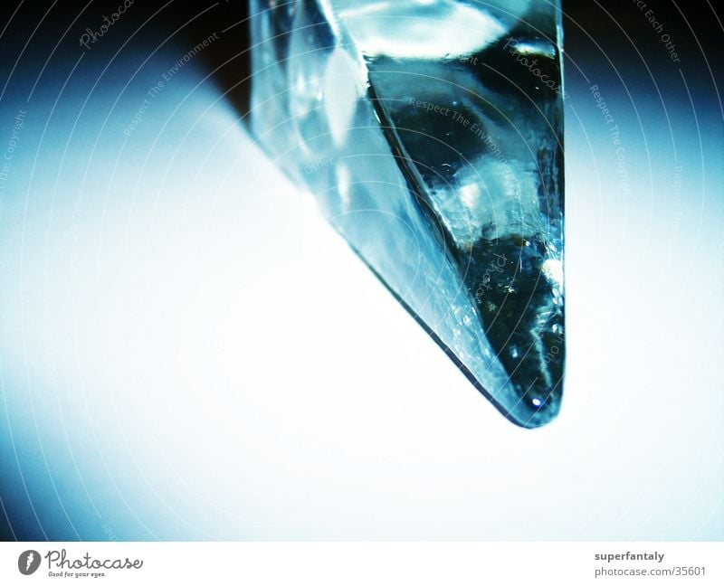 glasspitze Licht türkis zyan Fototechnik Glas Kristallstrukturen Spitze Schatten blau zeigen