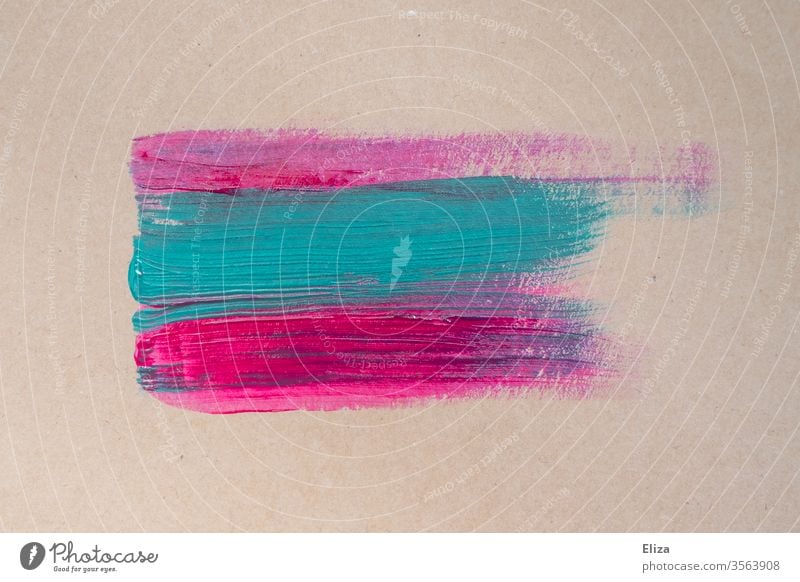 Rosa und hellblaue Pinselstriche auf beigem Hintergrund. Malerei. Kreativität. rosa Farbe Acrylfarbe Kunst malen abstrakt Striche Struktur textur mehrfarbig