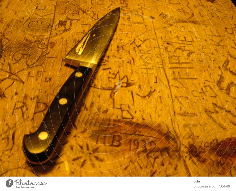 alltägliches werkzeug Tisch Schnitzereien schnitzen Haushalt geschnitten Holz Furche obskur Messer Maserung Haarschnitt eingeritzt
