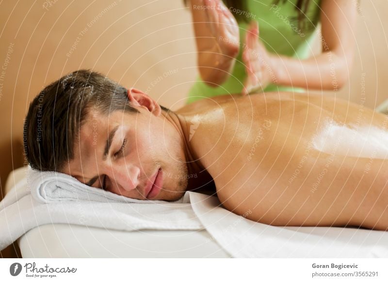 Massage Wellness Gesundheit Mann Pflege Schönheit Behandlung Spa Körper Therapie Reichtum Hand Erholung männlich Erwachsener Haut jung sich[Akk] entspannen