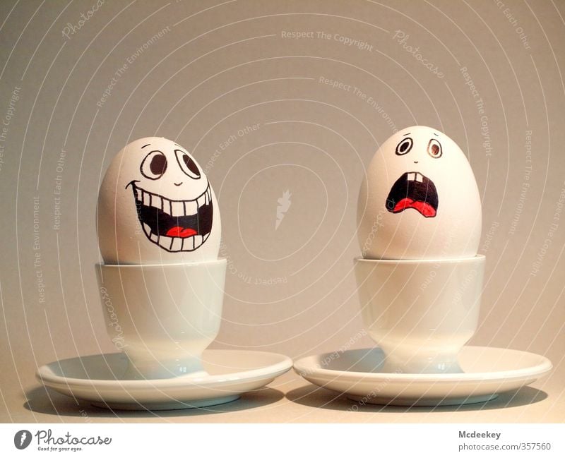 The egg problem Lebensmittel Ei Eierschale Eierbecher Ernährung Frühstück Bioprodukte Gesicht Auge Nase Mund Zähne Zunge Kunststoff lachen schreien frech grau