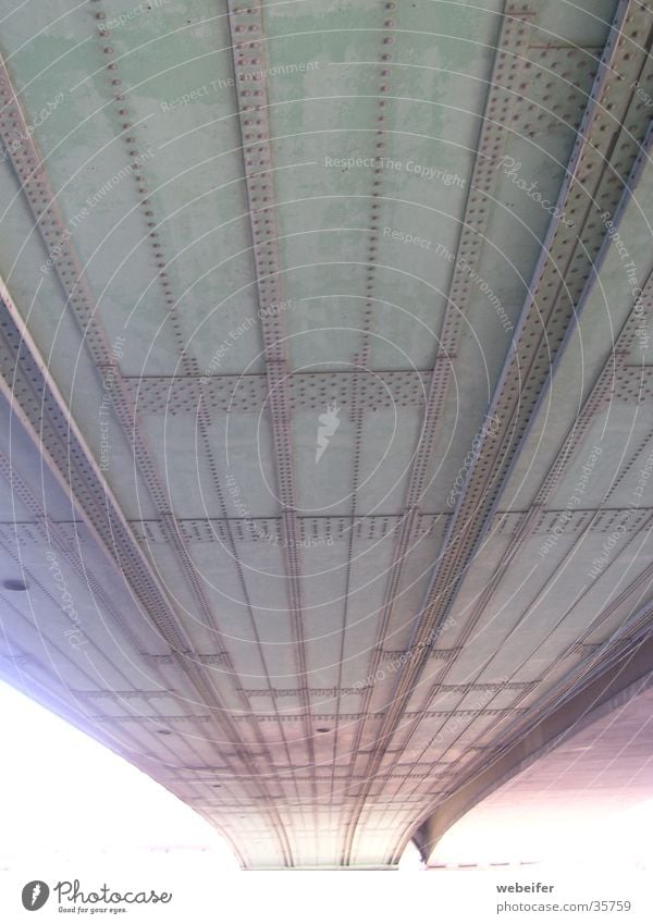 Unter der Brücke Froschperspektive Konstruktion Köln Deutzer Brücke Niete Metall