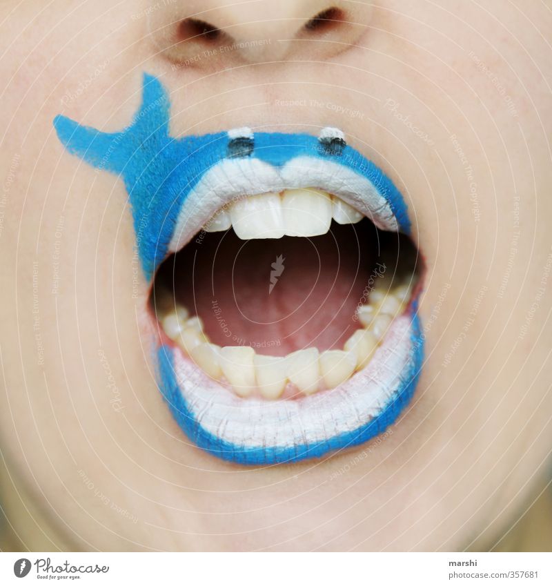 Rettet die Wale Mensch maskulin feminin Gesicht Mund Lippen Zähne 1 Natur Tier Tiergesicht blau Gefühle Fisch Tierschutz Rettung angemalt Schminke lustig