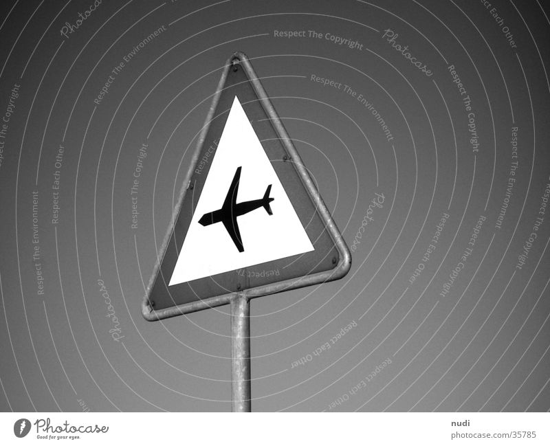 airworld #1 Flugzeug Symbole & Metaphern Luft schwarz weiß Fototechnik Schilder & Markierungen Respekt Himmel Signal