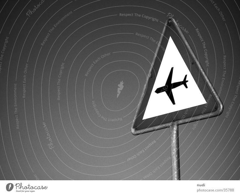 airworld #4 Flugzeug Luft Symbole & Metaphern schwarz weiß Fototechnik Himmel Signal Signet Respekt