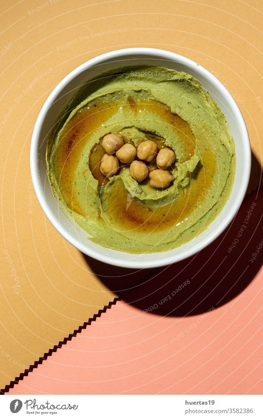 Hausgemachte Avocado und Kichererbsen-Hummus selbstgemacht Lebensmittel gesunde Ernährung Vegetarier Vegane Ernährung Veganer mediterran Diät traditionell