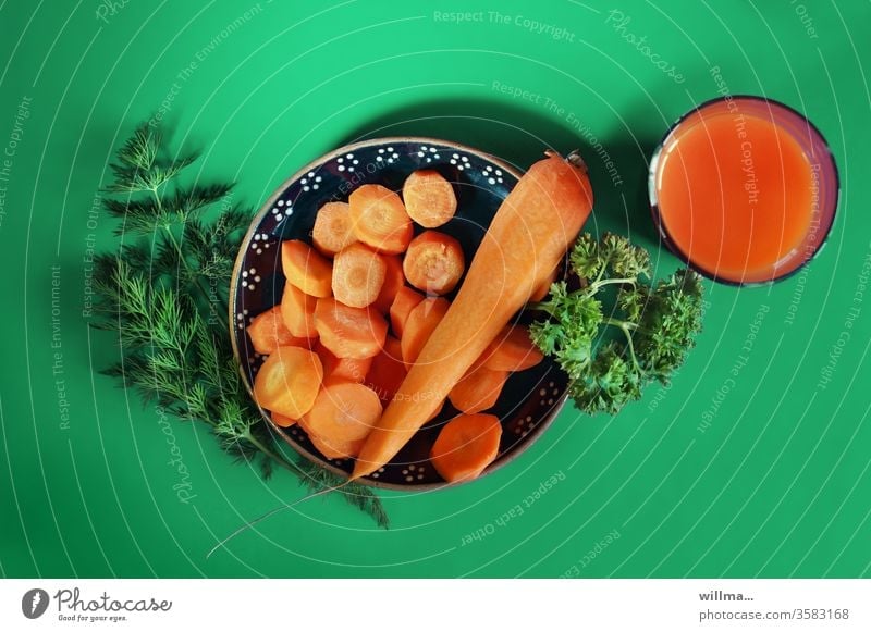 Möhre, Karotten, Petersilie, Dill und Möhrensaft - Vitamin C Gemüse frisch Vegetarische Ernährung Vegane Ernährung Bioprodukte Gesunde Ernährung Diät