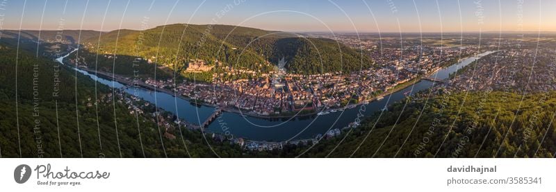 Panorama-Stadtbild von Heidelberg mit dem Neckar. Großstadt Deutschland Europa Fluss Rhein Wasser Dröhnen Antenne Luftaufnahme Wald Baum Sicht Sightseeing