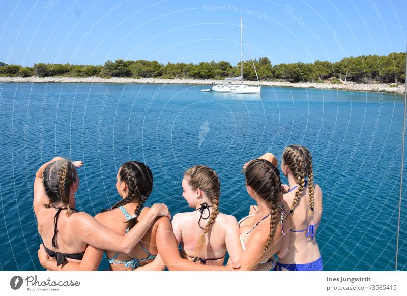 Zopfgeschwister Schwestern Familie & Verwandtschaft Familienglück Familienausflug Urlaub Urlaubsstimmung Urlaubsfoto Urlaubsgrüße Urlauber Kroatien Segelboot