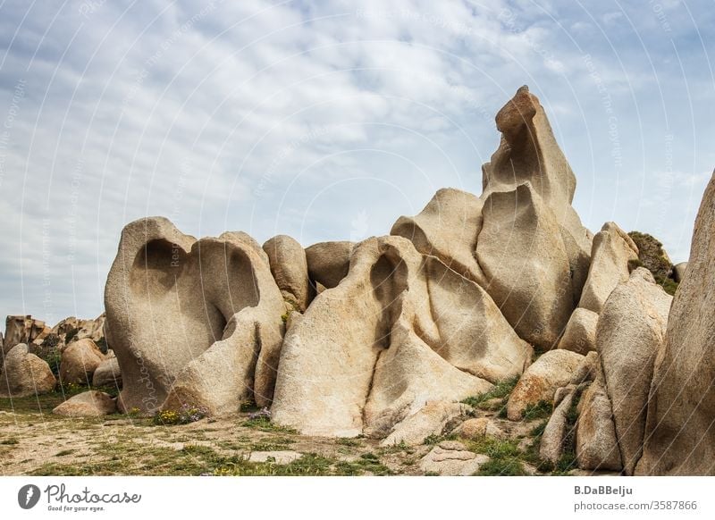 Capo Testa –Sardinien - bizarr geformt beeindruckende Granitfelsen im Valle di Luna. Das Paradies für die 68er….. Felsen 68er generation Hippie Aussteiger