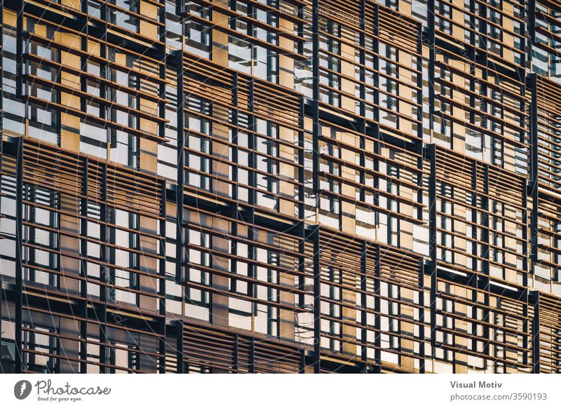 Geometrische Fassade eines minimalistischen Gebäudes unter dem letzten Nachmittagslicht abstrakt abstrakter Hintergrund abstrakte Fotografie Nachmittagslichter