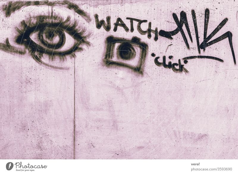 Auge, Kamera, watch, click Farbfoto Menschenleer Außenaufnahme Textfreiraum unten authentisch Freiheit Zentralperspektive Tag Straße Kleinstadt