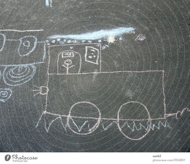 Ausflug Kreidezeichnung kreidemalerei kindlich Asphalt unten Straße Straßenkunst Strassenmalerei Lokomotive Zug Zugfahrt Spielen Tag Kindheit Zeichnung Kunst
