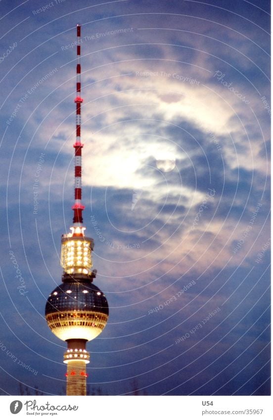 Berlin Nights Wolken Nacht Langzeitbelichtung Architektur Berliner Fernsehturm Hauptstadt Turm Mond Himmel
