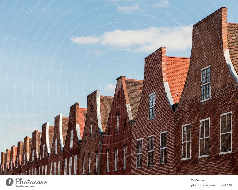 Eine Reihe holländischer Häuser, obere Drittel Holland Potsdam Holländisches Viertel Architektur Außenaufnahme Fassade historisch Dächer Fenster Gebäude alt